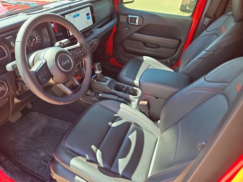 Used 2024 Jeep Wrangler Rubicon AWD/4WD image 14