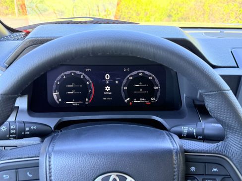 Used 2025 Toyota Tacoma TRD Off-Road image 15