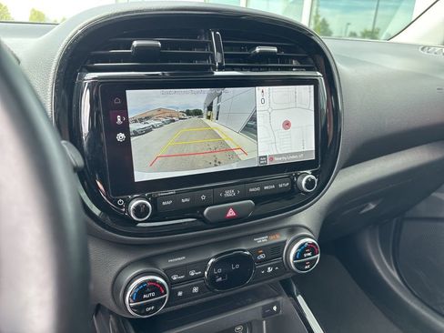 Certified 2023 Kia Soul GT-Line FWD image 12