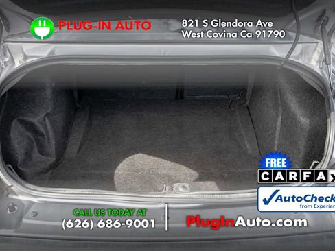 Used 2017 Dodge Challenger SXT image 11