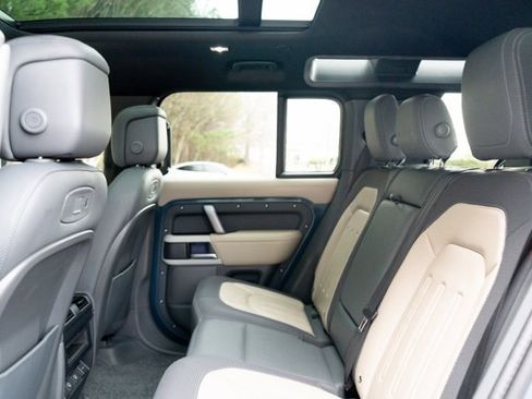 Used 2022 Land Rover Defender 110 X-Dynamic HSE image 33