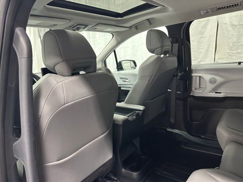 Used 2025 Toyota Sienna XLE image 49