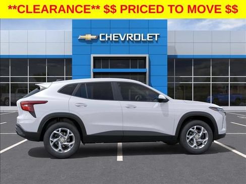 New 2026 Chevrolet Trax LS w/ LS Convenience Package FWD image 5