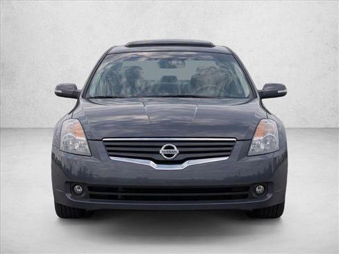 Used 2008 Nissan Altima 3.5 SL w/ Technology Pkg FWD image 2
