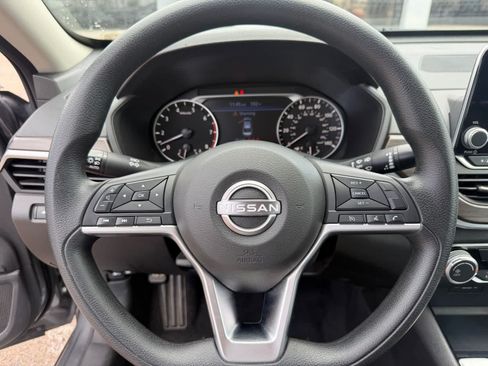 Used 2024 Nissan Altima 2.5 SV FWD image 20