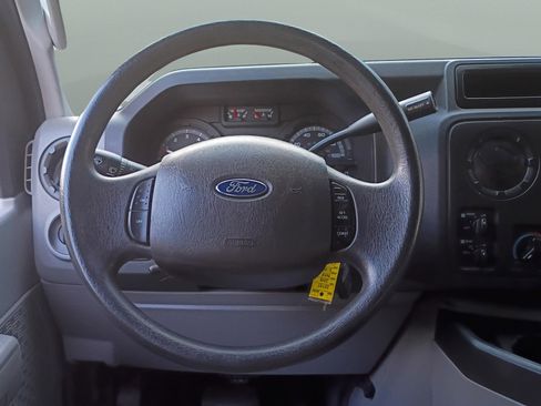 Used 2014 Ford E-350 and Econoline 350 XLT image 16