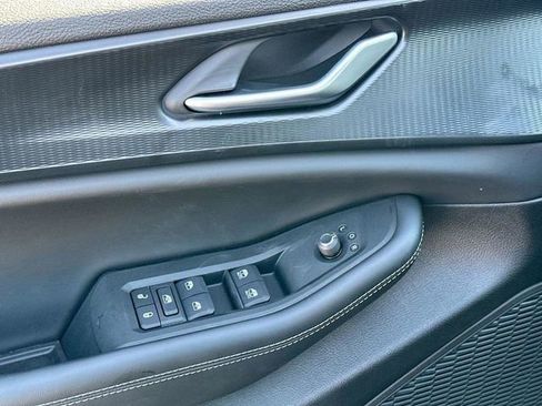 New 2025 Jeep Grand Cherokee Altitude AWD/4WD image 18