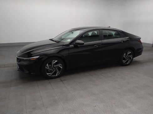 Used 2025 Hyundai Elantra SEL FWD image 2