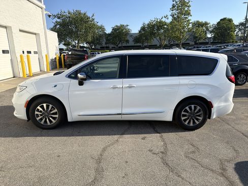 Used 2023 Chrysler Pacifica Limited FWD image 7