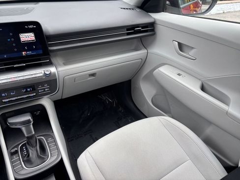 Used 2025 Hyundai Kona SEL image 31