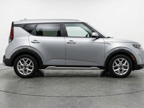 Used 2025 Kia Soul LX w/ LX Technology Package FWD image 11