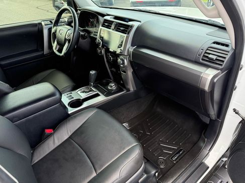 Used 2024 Toyota 4Runner SR5 AWD/4WD image 19