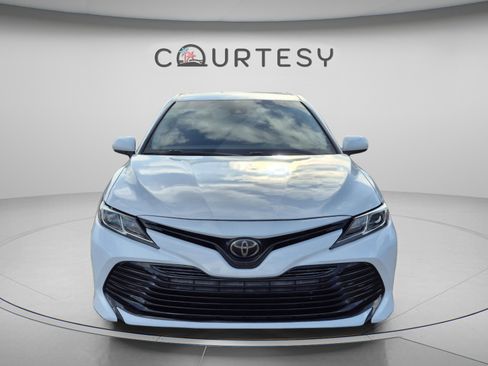 Used 2019 Toyota Camry LE FWD image 10