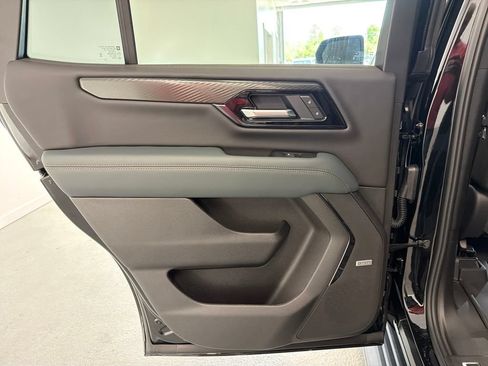 New 2026 GMC Yukon AT4 w/ LPO, Floor Liner Package AWD/4WD image 9