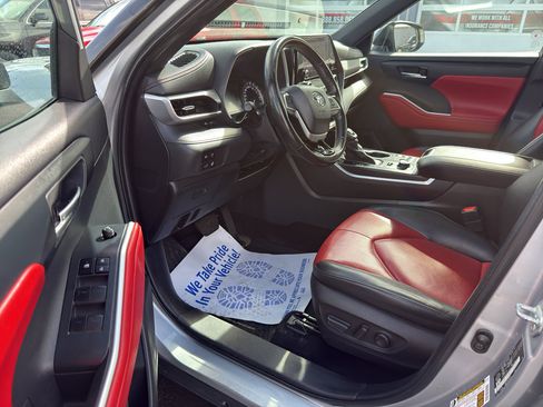 Used 2023 Toyota Highlander XSE image 10