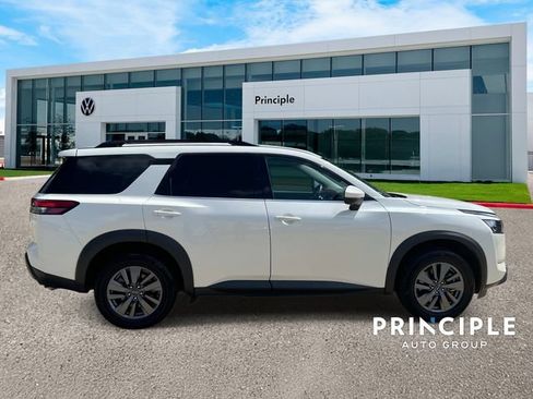 Used 2024 Nissan Pathfinder SV FWD image 5