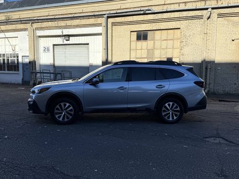 Used 2020 Subaru Outback Premium AWD/4WD image 4
