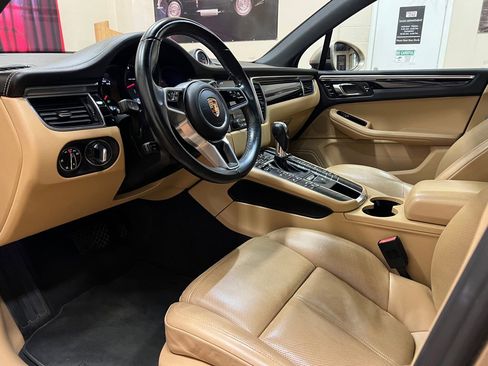 Used 2017 Porsche Macan BASE image 30