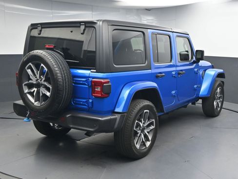 Used 2024 Jeep Wrangler Unlimited w/ Convenience Group AWD/4WD image 7