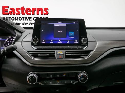 Used 2024 Nissan Altima 2.5 SV FWD image 11
