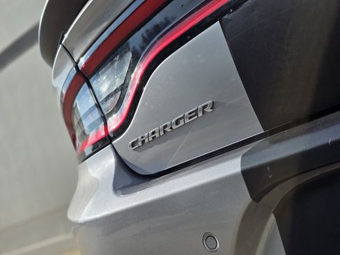 Used 2018 Dodge Charger SXT image 36