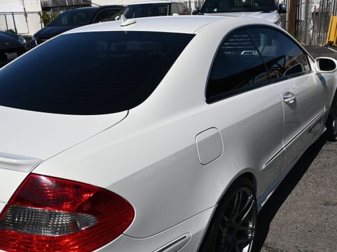 Used 2009 Mercedes-Benz CLK 550 Coupe image 15