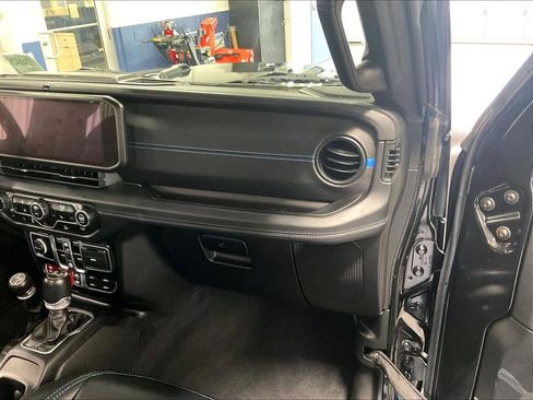 Used 2024 Jeep Wrangler Unlimited Rubicon 4xe w/ Technology Group AWD/4WD image 13
