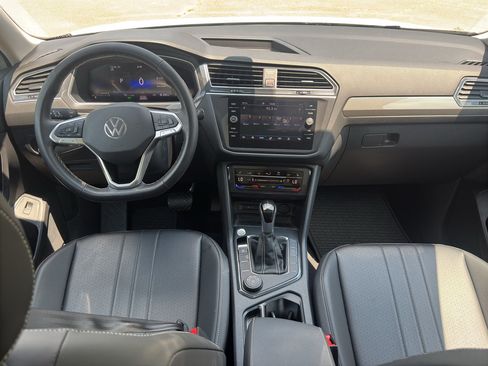 Used 2024 Volkswagen Tiguan SE AWD/4WD image 11