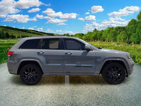 Used 2020 Jeep Grand Cherokee Altitude AWD/4WD image 7