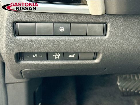 Used 2023 Nissan Rogue SL w/ SL Premium Package image 13