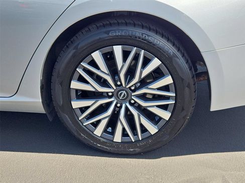Used 2024 Nissan Altima 2.5 SV FWD image 24