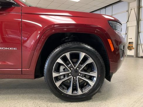 Certified 2023 Jeep Grand Cherokee Overland w/ Adv Protech Group III AWD/4WD image 10