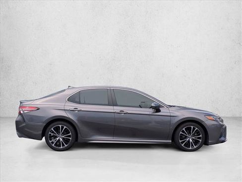 Used 2019 Toyota Camry SE FWD image 4