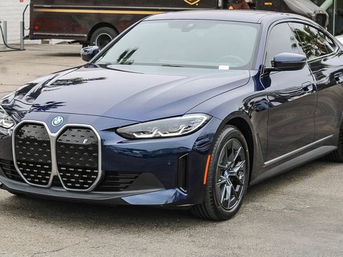 Certified 2023 BMW i4 eDrive35 RWD image 3