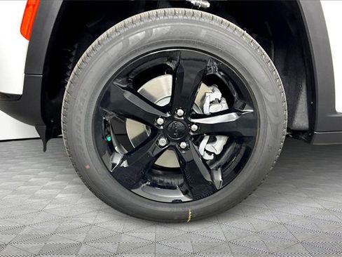 New 2025 Jeep Grand Cherokee L Limited image 13