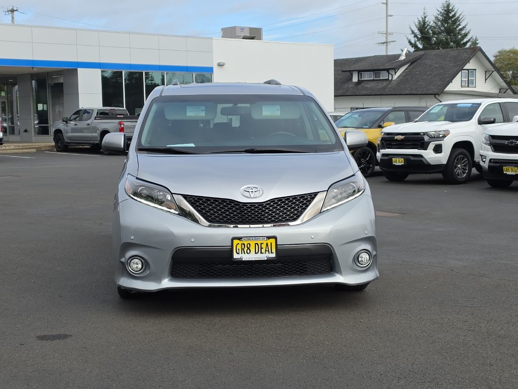 Used 2015 Toyota Sienna SE FWD image 3