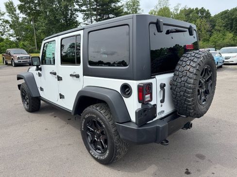 Used 2018 Jeep Wrangler Unlimited Sport w/ Quick Order Package 23W AWD/4WD image 3