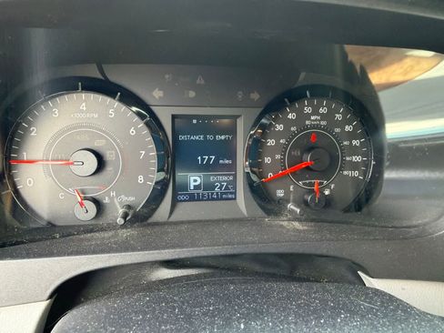 Used 2016 Toyota Sienna LE FWD image 2
