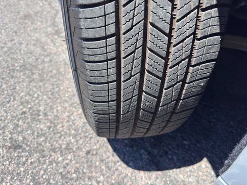 Used 2024 Chrysler Pacifica Limited FWD image 46