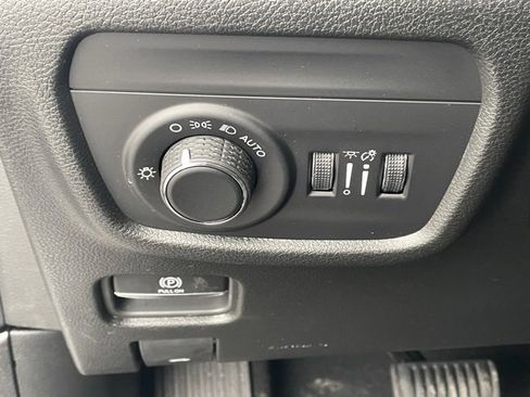 New 2025 Jeep Grand Cherokee L Laredo image 25