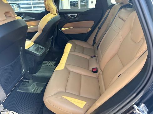Used 2020 Volvo XC60 T5 Momentum w/ Protection Package AWD/4WD image 10
