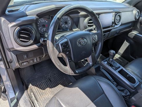 Used 2020 Toyota Tacoma TRD Off-Road AWD/4WD image 17
