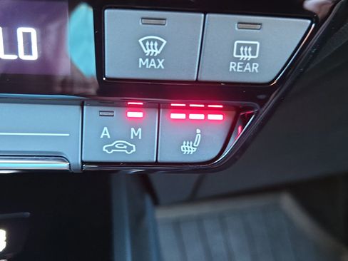 Used 2024 Audi Q4 e-tron Premium image 25