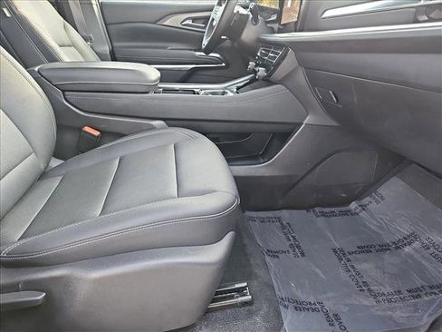 Used 2025 Chevrolet Traverse LT image 21