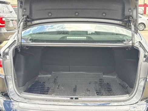Used 2025 Toyota Corolla LE FWD image 31