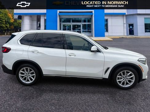 Used 2022 BMW X5 xDrive40i w/ Parking Assistance Package AWD/4WD image 4