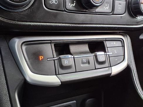 Used 2022 GMC Terrain SLT image 13