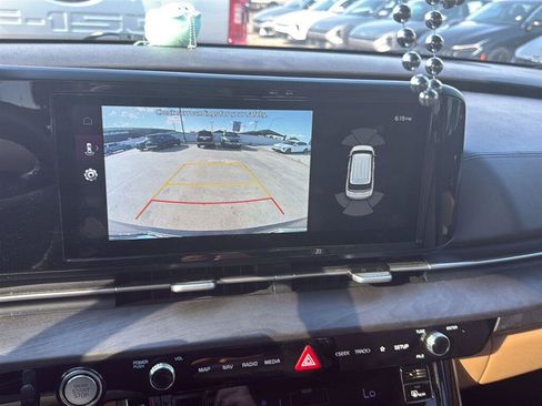 Used 2023 Kia Carnival EX FWD image 6