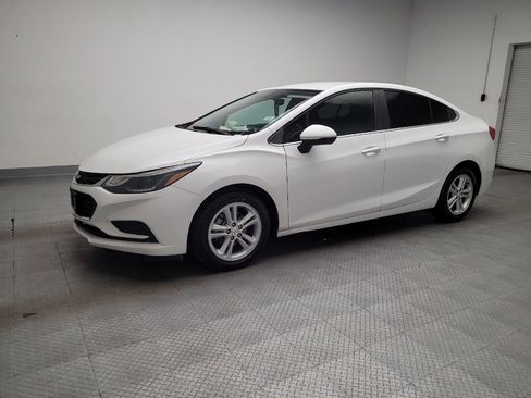 Used 2018 Chevrolet Cruze LT image 2