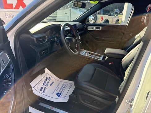 Used 2023 Ford Explorer ST-Line w/ Class IV Trailer Tow Package image 11